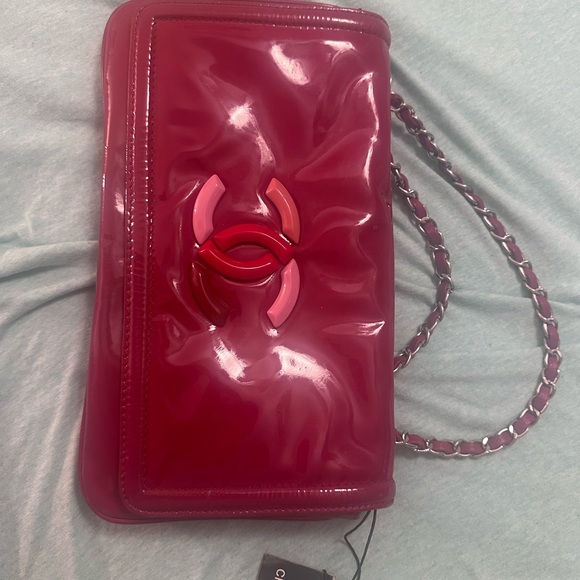 CHANEL enamel lamb skin bag with Chain - Picture 1 of 13